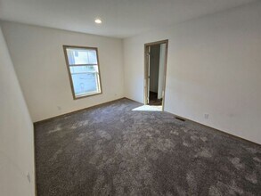 127 Laurinda Ln in Mankato, MN - Foto de edificio - Building Photo