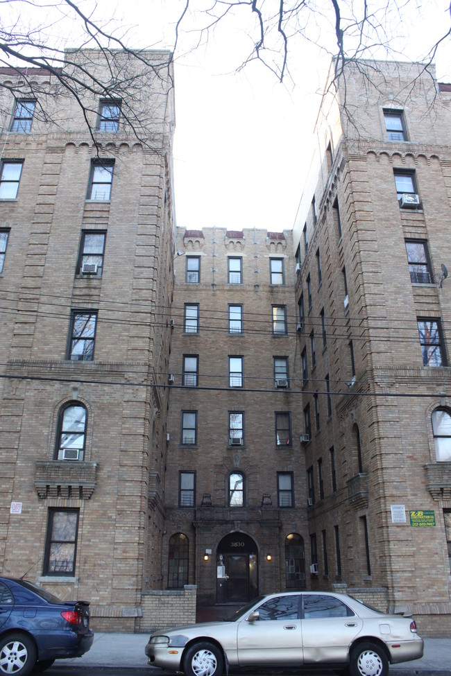 3830 Bronx Blvd in Bronx, NY - Foto de edificio - Building Photo