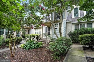 12863 Mill Brook Ct in Woodbridge, VA - Building Photo - Building Photo