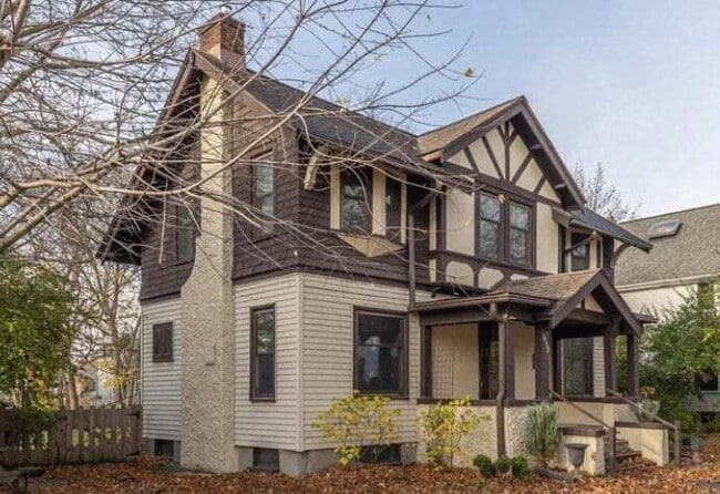 property at 1132 Michigan Ave