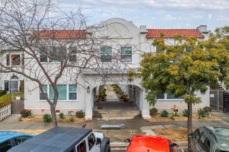 1221 E 1st St in Long Beach, CA - Building Photo - Building Photo