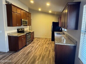 21618 N 48th St in Phoenix, AZ - Building Photo - Building Photo