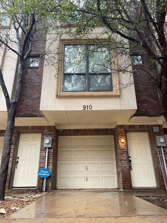 910 E Glenn Crossett St in Arlington, TX - Building Photo