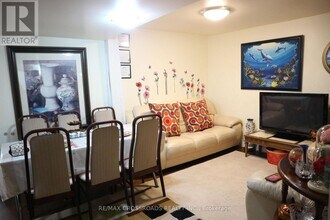 11 Bankfield Dr in Toronto, ON - Building Photo - Building Photo