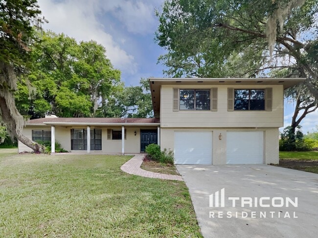 1010 Rochelle Ln