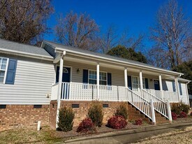 703-705-705 Providence Rd in Graham, NC - Building Photo
