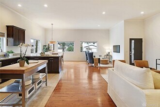 415 NE 94th St in Seattle, WA - Building Photo - Building Photo