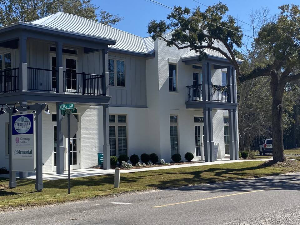 118 Menge Ave in Pass Christian, MS - Foto de edificio