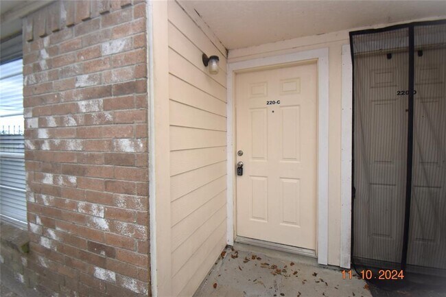 220 Westward Ave-Unit -C in La Marque, TX - Building Photo - Building Photo