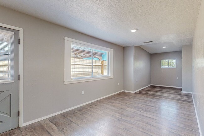 2830 Floral Rd NW in Albuquerque, NM - Building Photo - Building Photo