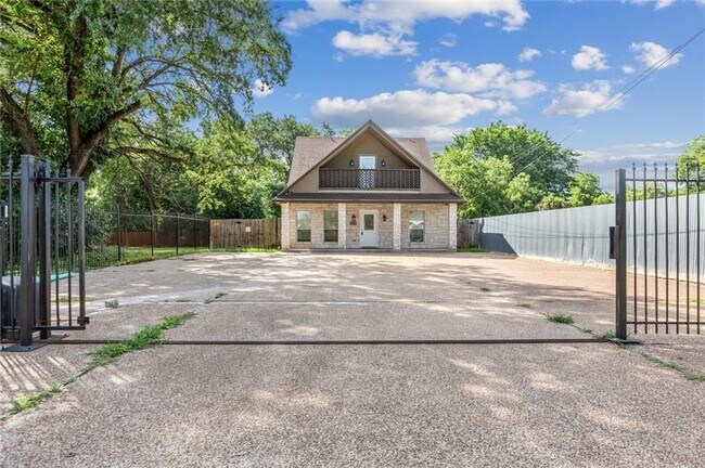 property at 1006 Oakwood Ave