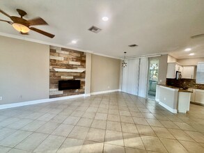 13576 Forest Lake Dr in Largo, FL - Foto de edificio - Building Photo