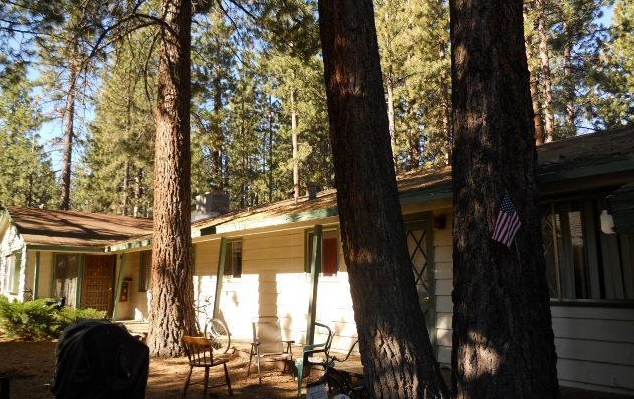 872 Modesto Ave in South Lake Tahoe, CA - Foto de edificio