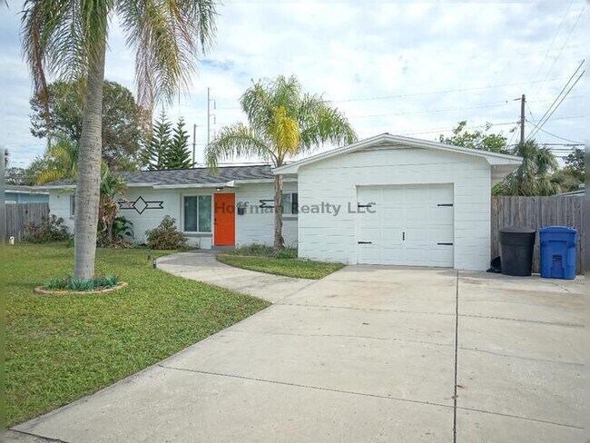 7325 10th St N in St. Petersburg, FL - Foto de edificio - Building Photo