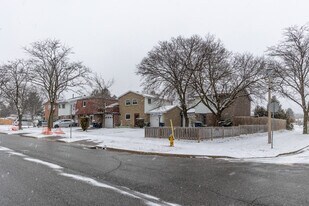 116-126 Brimwood Blvd in Toronto, ON - Building Photo