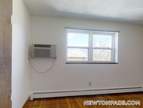 278 Grove St, Unit 6 in Newton, MA - Foto de edificio - Building Photo
