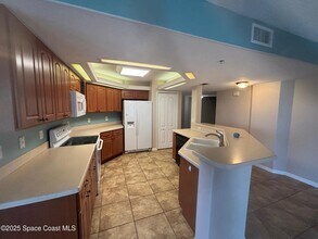 8922 Laguna Ln in Cape Canaveral, FL - Foto de edificio - Building Photo
