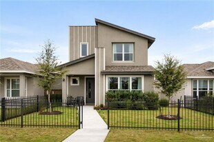 11 N 13th St in McAllen, TX - Building Photo