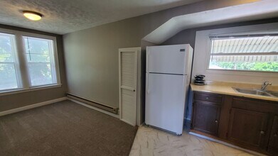 5717 Hartley St, Unit 2 in Lincoln, NE - Building Photo - Building Photo