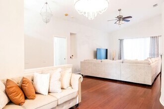 1282 Paradise Lake Dr in Tarpon Springs, FL - Building Photo - Building Photo