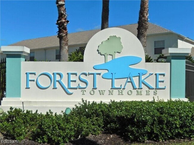 3638 Pine Oak Cir in Ft. Myers, FL - Building Photo - Building Photo
