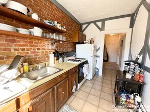 748 E 4th St, Unit 3 in Boston, MA - Foto de edificio - Building Photo
