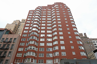 241  E. 73rd St in New York, NY - Building Photo - Building Photo