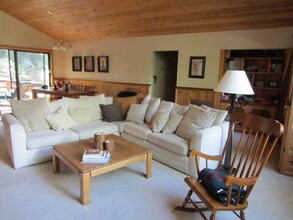 14379 Glacier View Dr in Truckee, CA - Building Photo - Building Photo