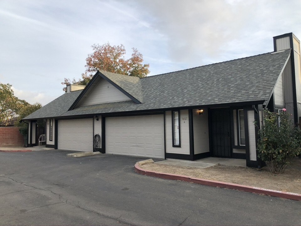 7457 Power Inn Rd in Sacramento, CA - Building Photo