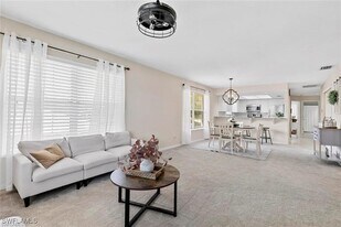 6680 Ilex Cir in Naples, FL - Building Photo