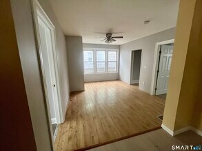 98 Columbia St in New Britain, CT - Building Photo - Building Photo