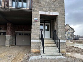 52 Monreau Dr in Brampton, ON - Building Photo