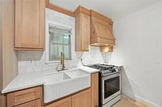 528 Nomas St in Dallas, TX - Building Photo - Building Photo