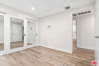 846 S Mariposa Ave in Los Angeles, CA - Building Photo - Building Photo