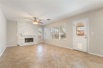 723 Arrowhead Trail in Henderson, NV - Foto de edificio - Building Photo
