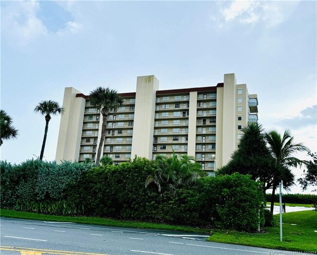 4200 N Hwy A1A in Fort Pierce, FL - Foto de edificio - Building Photo