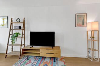 70 W 37th St in New York, NY - Building Photo - Building Photo