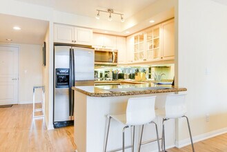 214 Adelaide St W in Toronto, ON - Building Photo - Building Photo