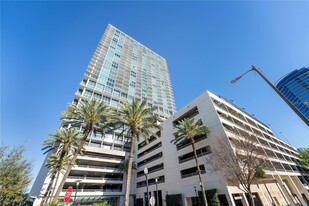 150 E Robinson St, Unit 1016 in Orlando, FL - Building Photo