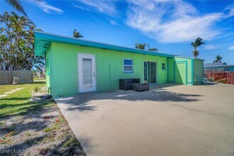 2567 Cay Cove in Matlacha, FL - Building Photo - Building Photo