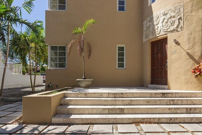 32 Calabria Ave in Coral Gables, FL - Building Photo - Building Photo