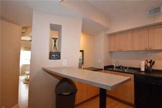 2402 W Azeele St in Tampa, FL - Building Photo - Building Photo