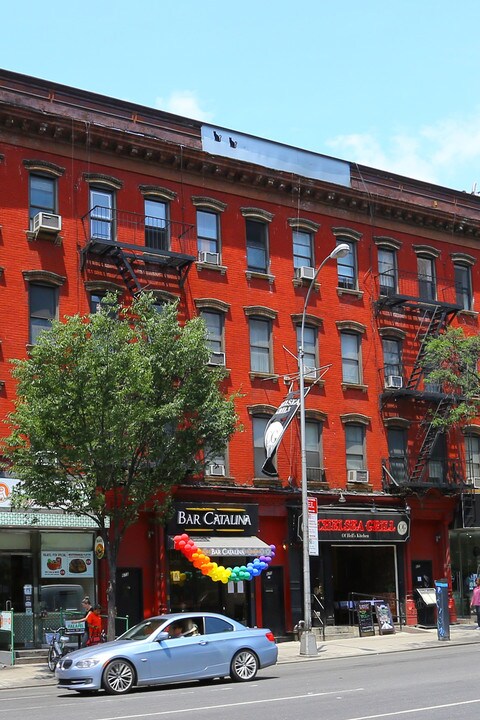 673 9TH AVE in New York, NY - Foto de edificio