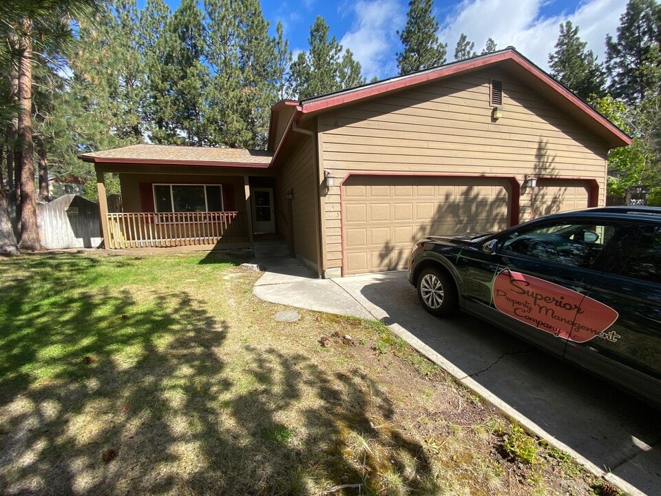 1145 NW Knoxville Blvd in Bend, OR - Building Photo