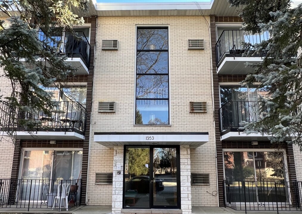 1353 Perry St in Des Plaines, IL - Building Photo