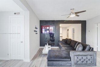 6039 SW 38th St in Miramar, FL - Building Photo - Building Photo