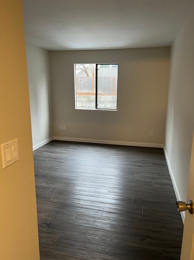 12611 NE 145th Pl in Kirkland, WA - Building Photo - Building Photo