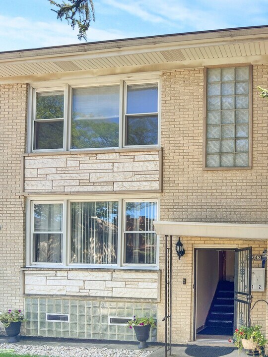 5043 W Cornelia Ave in Chicago, IL - Building Photo