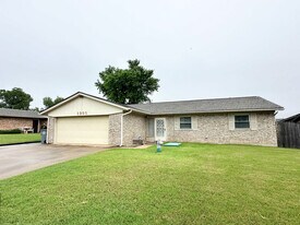 2305 NW 78th St in Lawton, OK - Building Photo