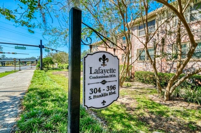 304 S Franklin Blvd in Tallahassee, FL - Foto de edificio - Building Photo